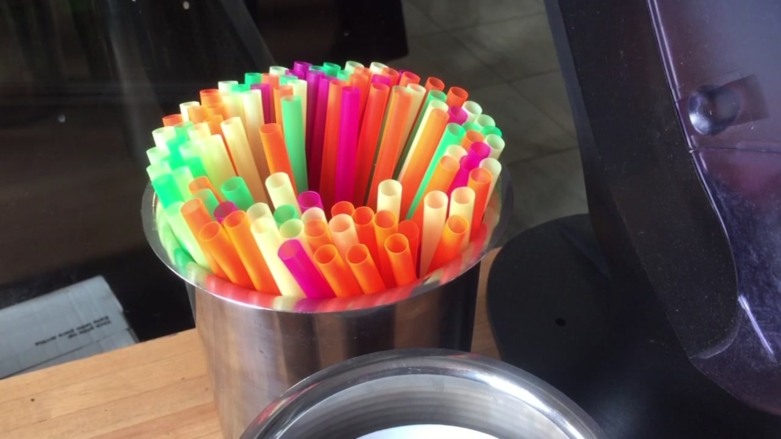 New Jersey shore town approves ban on plastic straws, bags ABC7 New York