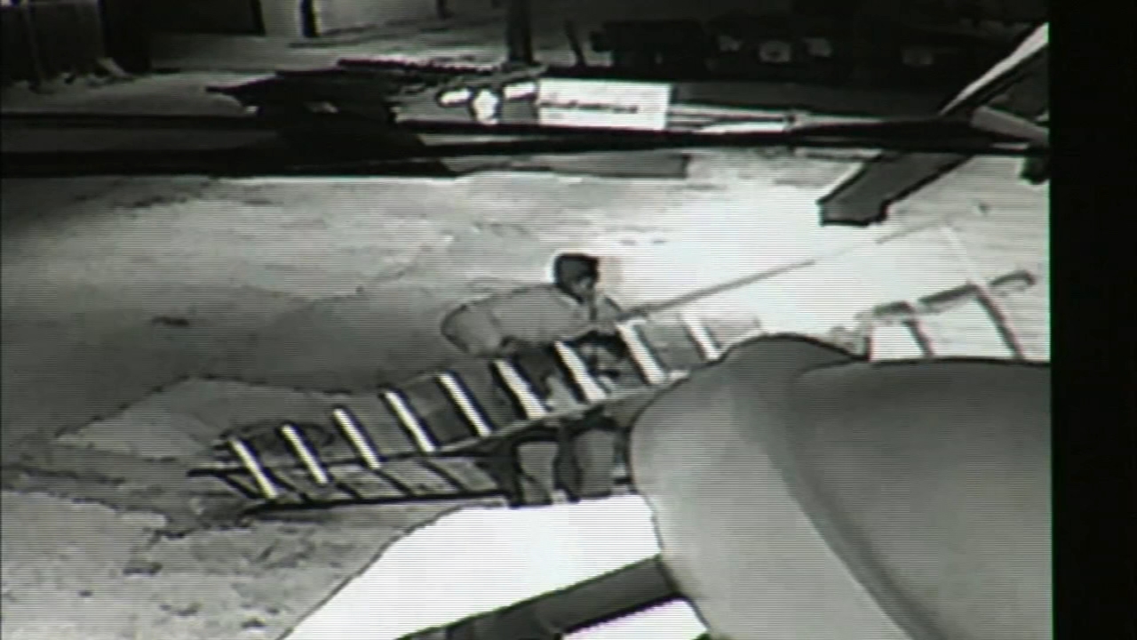 Burglars caught on camera stealing copper wire from Capt.'s Hard Times