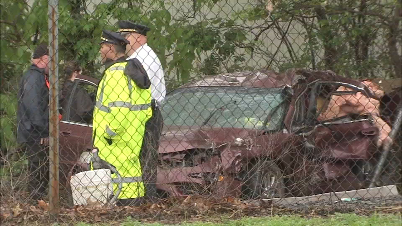 1 dead after train hits car in Lindenwold, New Jersey