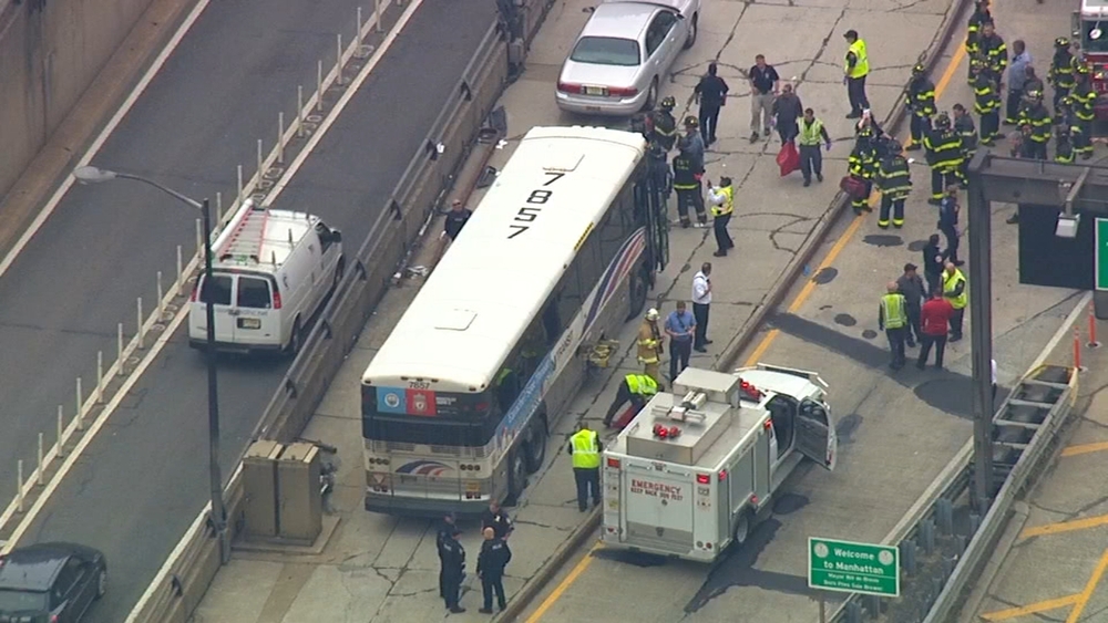 FDNY: 31 people injured when 2 buses collide exiting Lincoln Tunnel