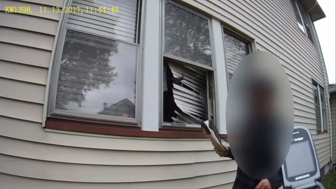 Officer encourages man to break into ex's home
