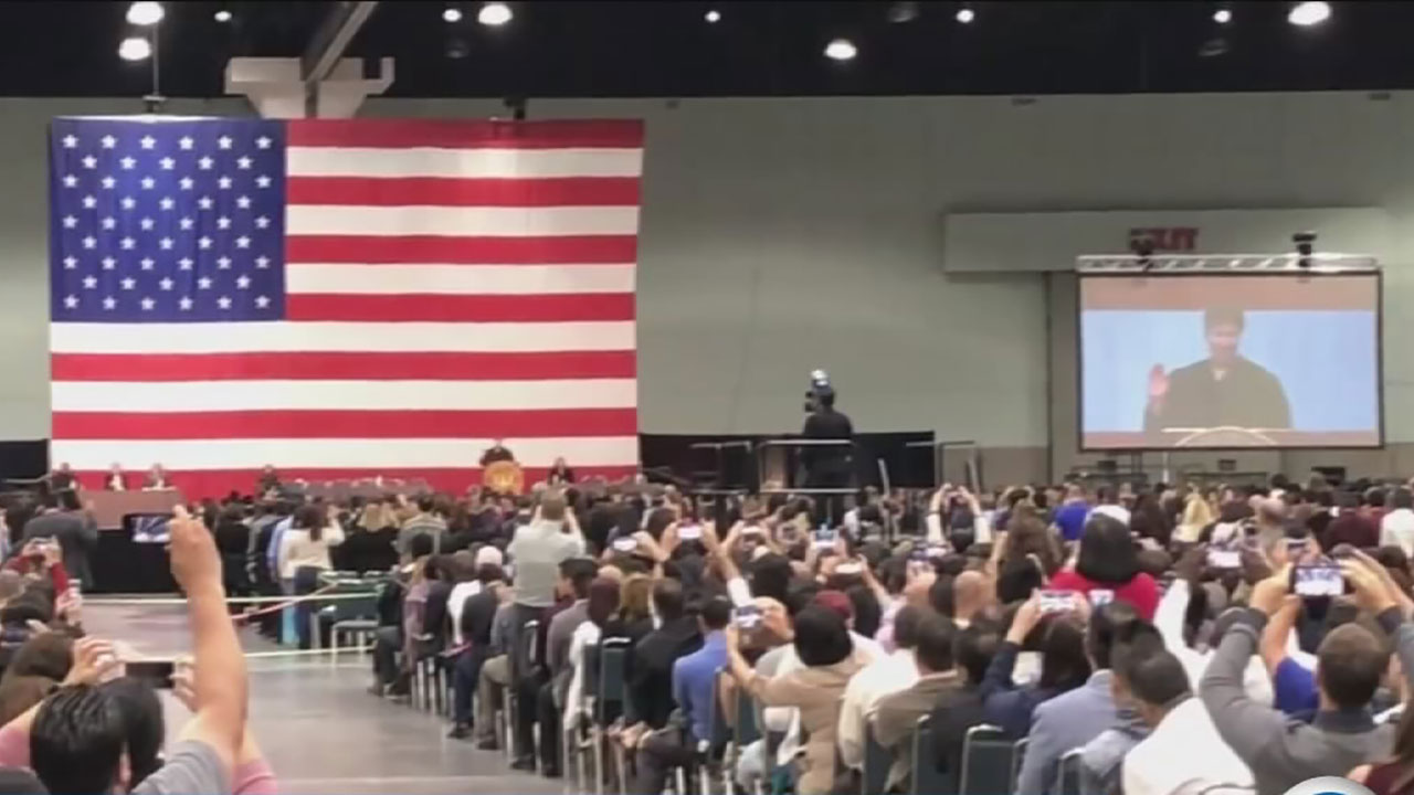 Thousands sworn in as US citizens at LA ceremony