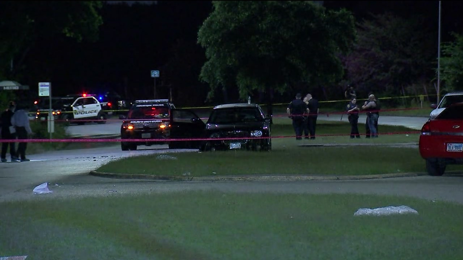 1 dead, 1 injured in 2 related shootings in southeast Houston ABC13