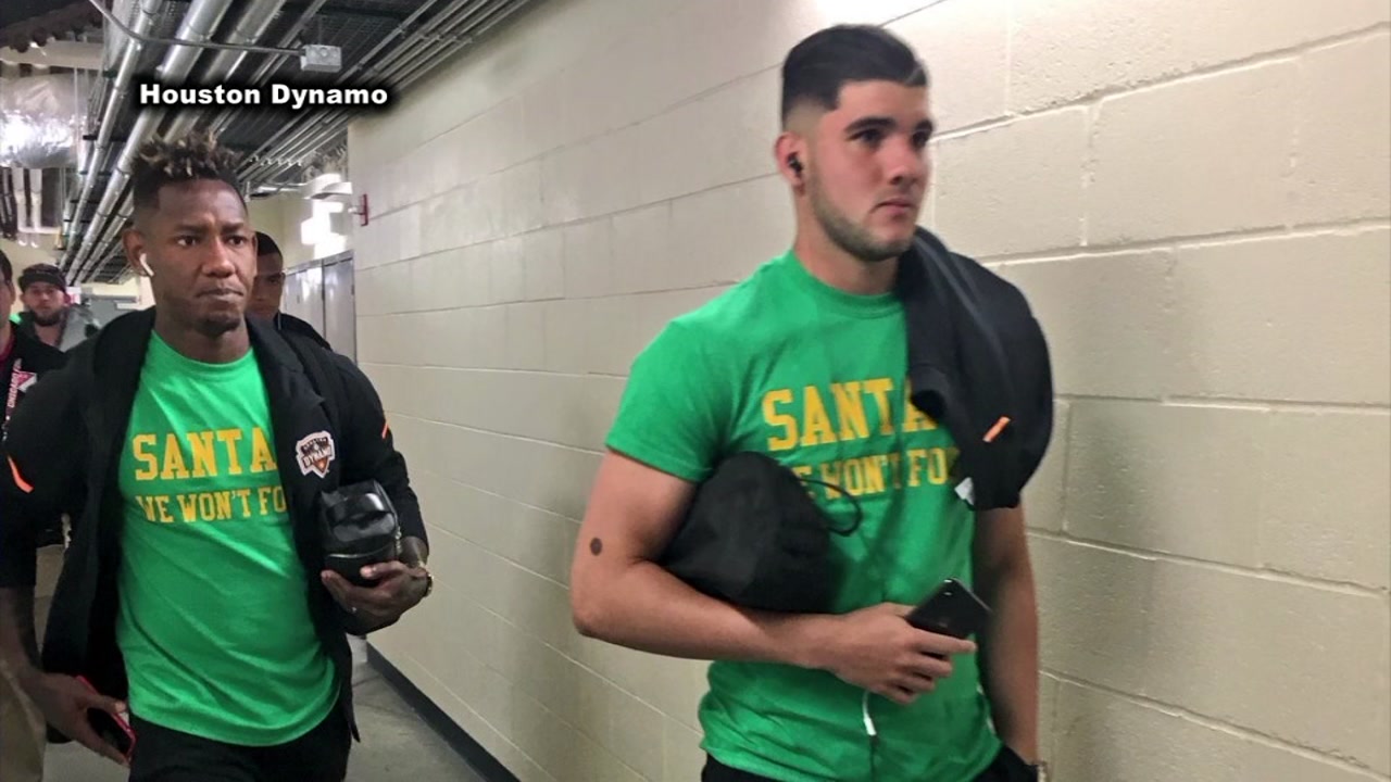 Dynamo pay tribute to Santa Fe