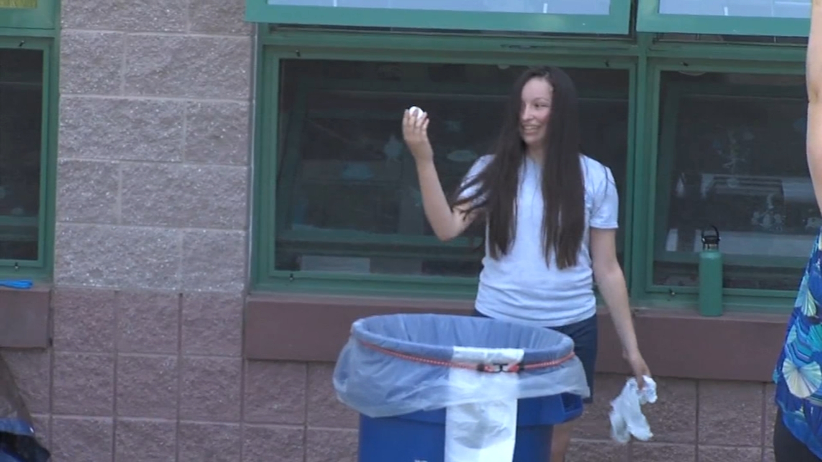 052518wpvieggdroparticle 6abc Philadelphia