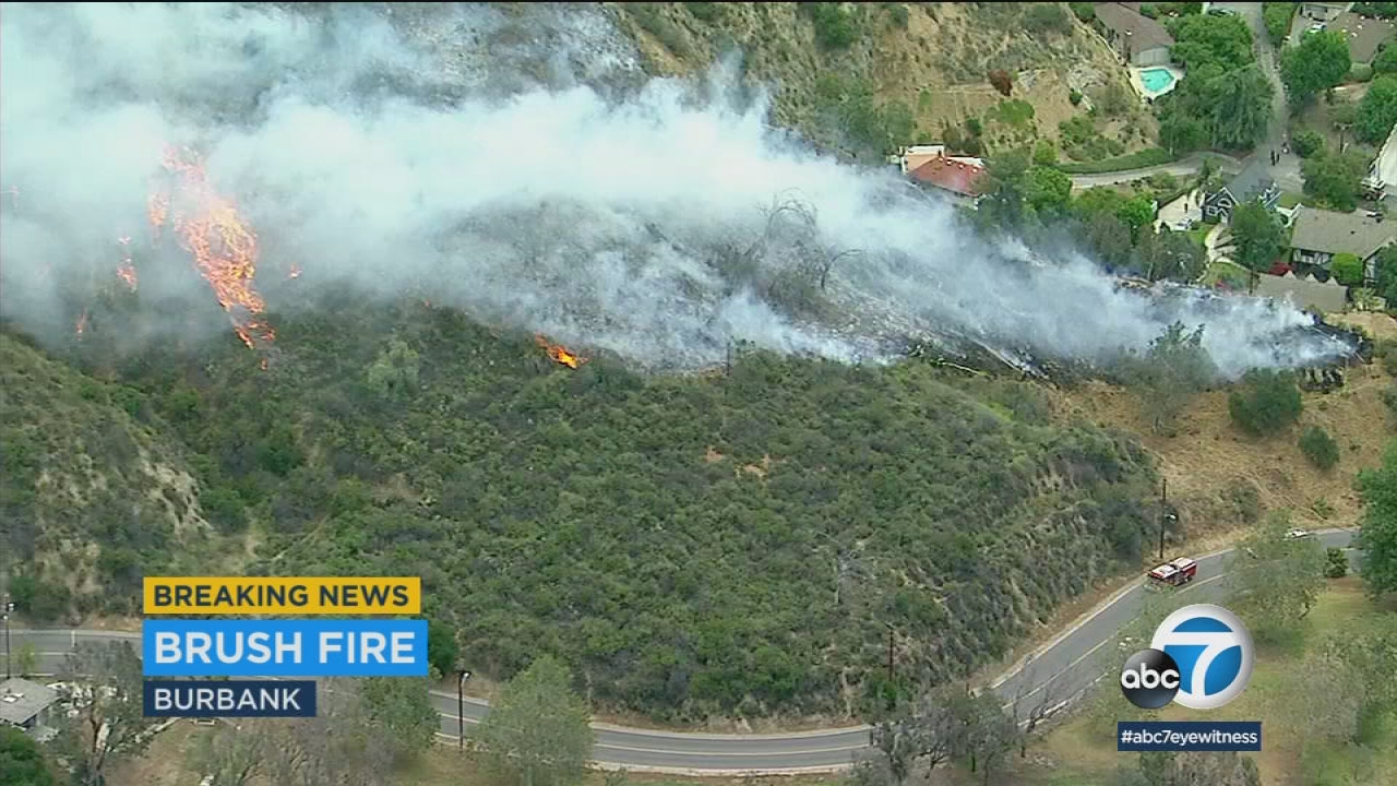 Brush fire burns vegetation along Burbank hillsides