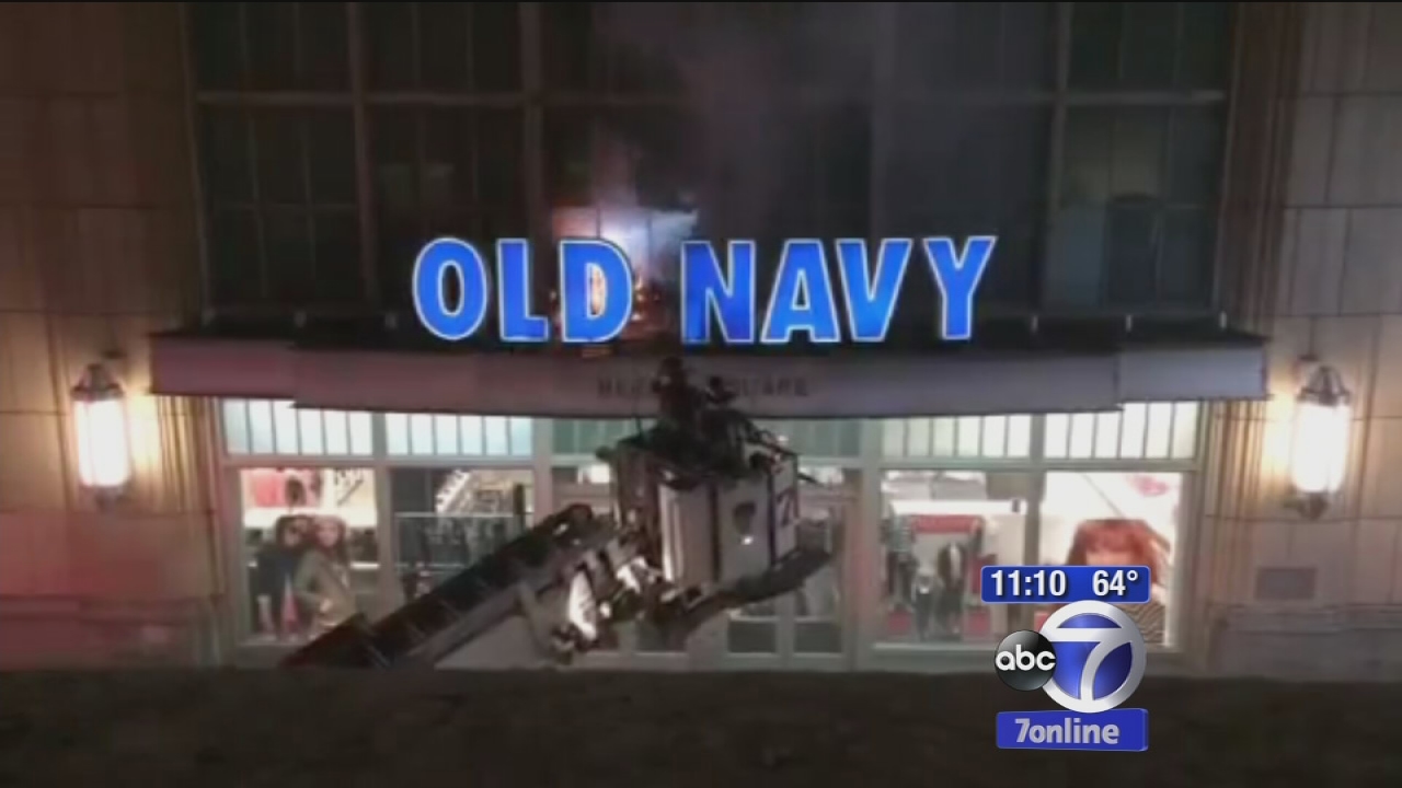Fire At Old Navy Store In Midtown Manhattan Abc7 New York