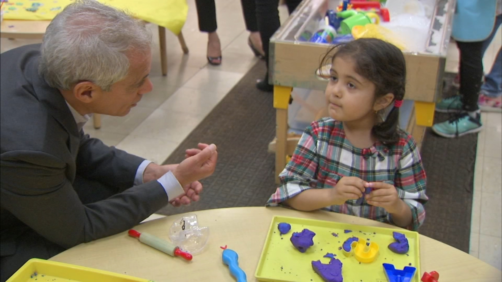Emanuel promises free, universal preK for every child in Chicago