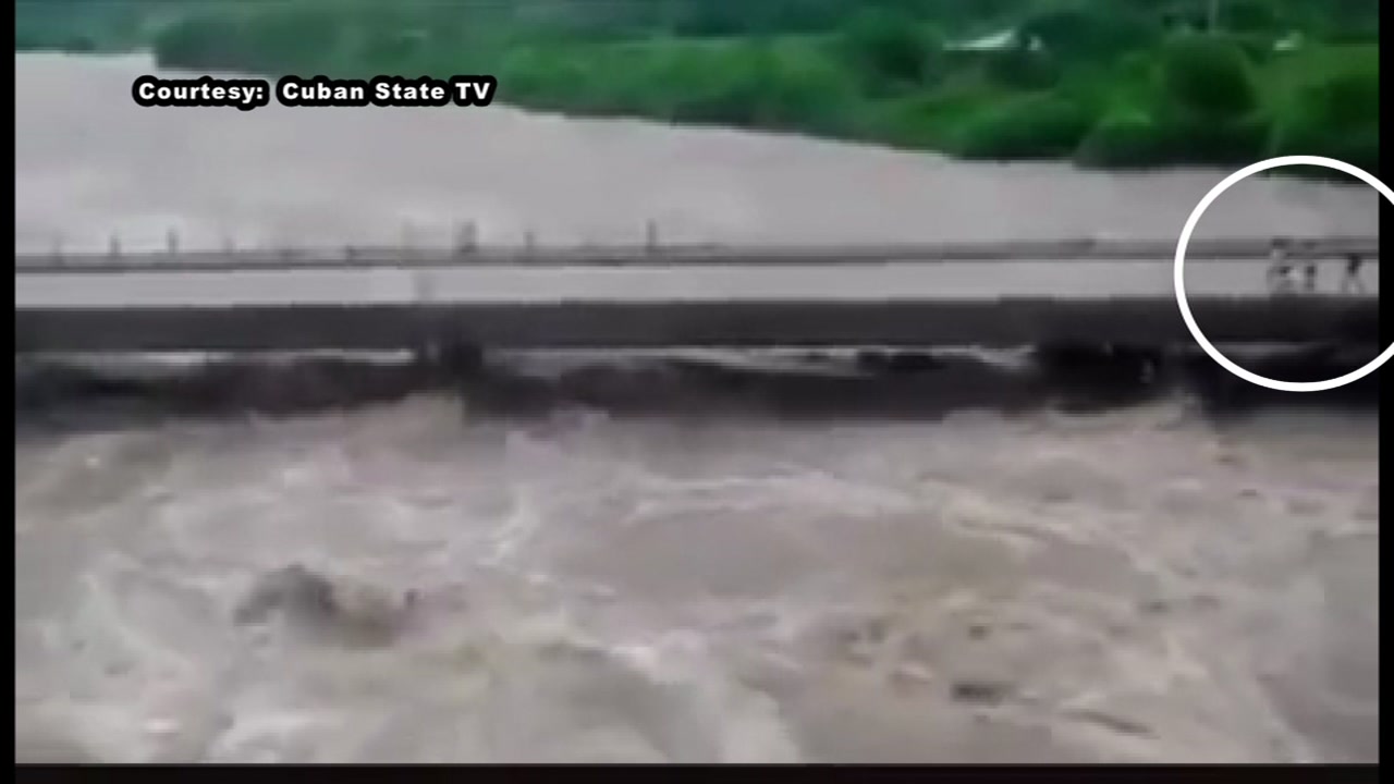 2 people narrowly escape bridge collapse