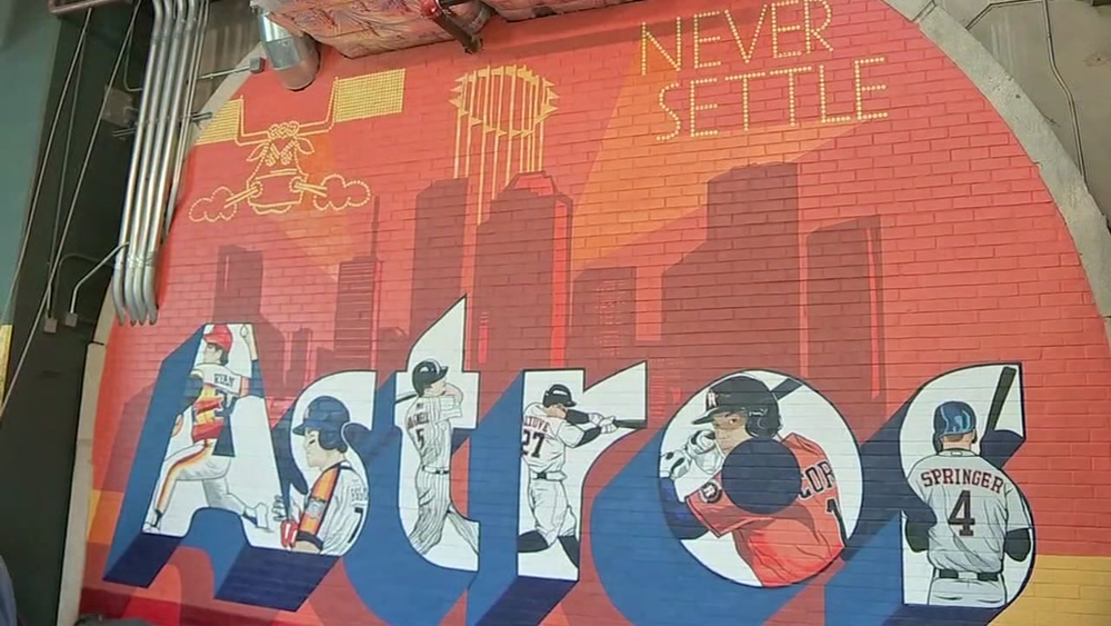 New Astros mural unveiled