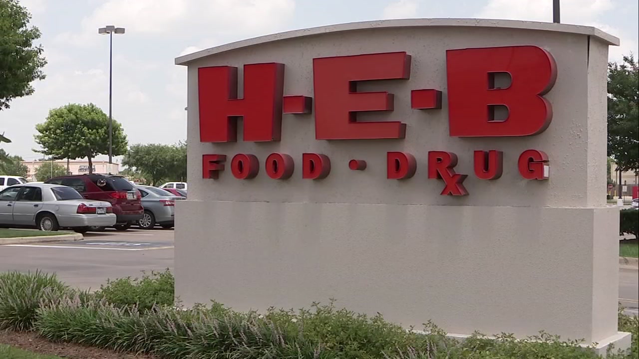 Woman robbed while waiting in drive-thru pharmacy line at H-E-B