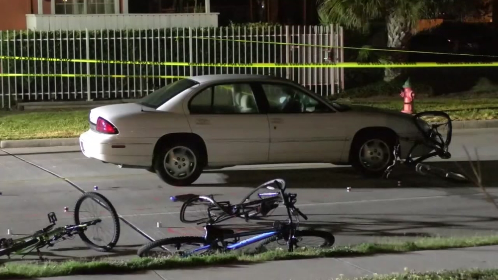 2 bicyclists hit by car in Galveston