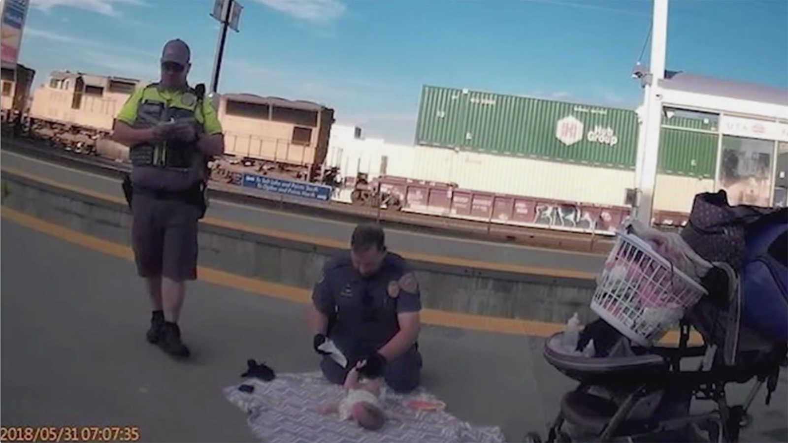Utah officer changes baby's diaper while responding to call ABC11