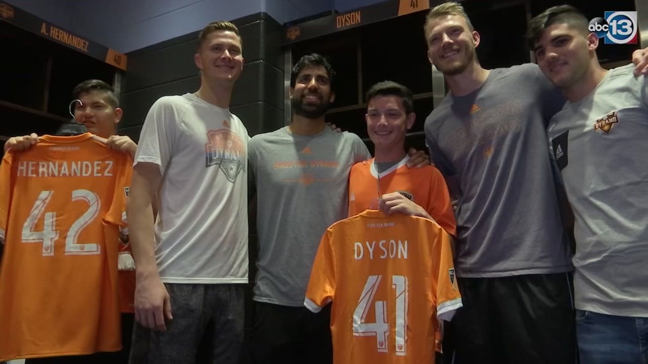 Houston Dynamo United sign their contracts
