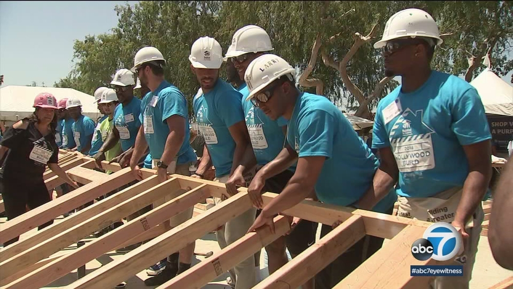 LA Rams rookies help build homes in Culver City 