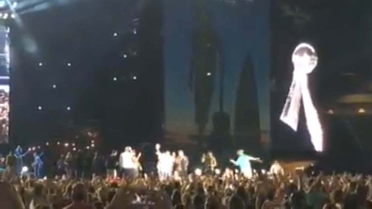 Eagles, Lombardi Trophy take stage at Kenny Chesney concert