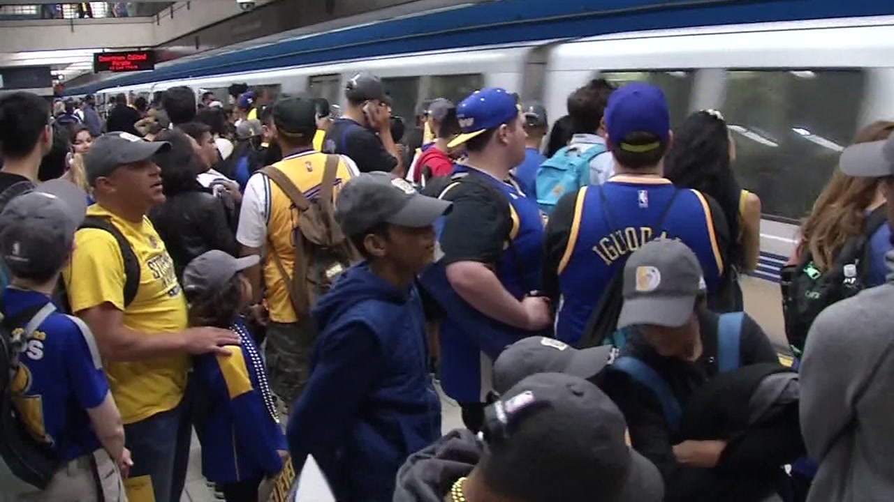 Preparations underway in Oakland for Warriors championship parade
