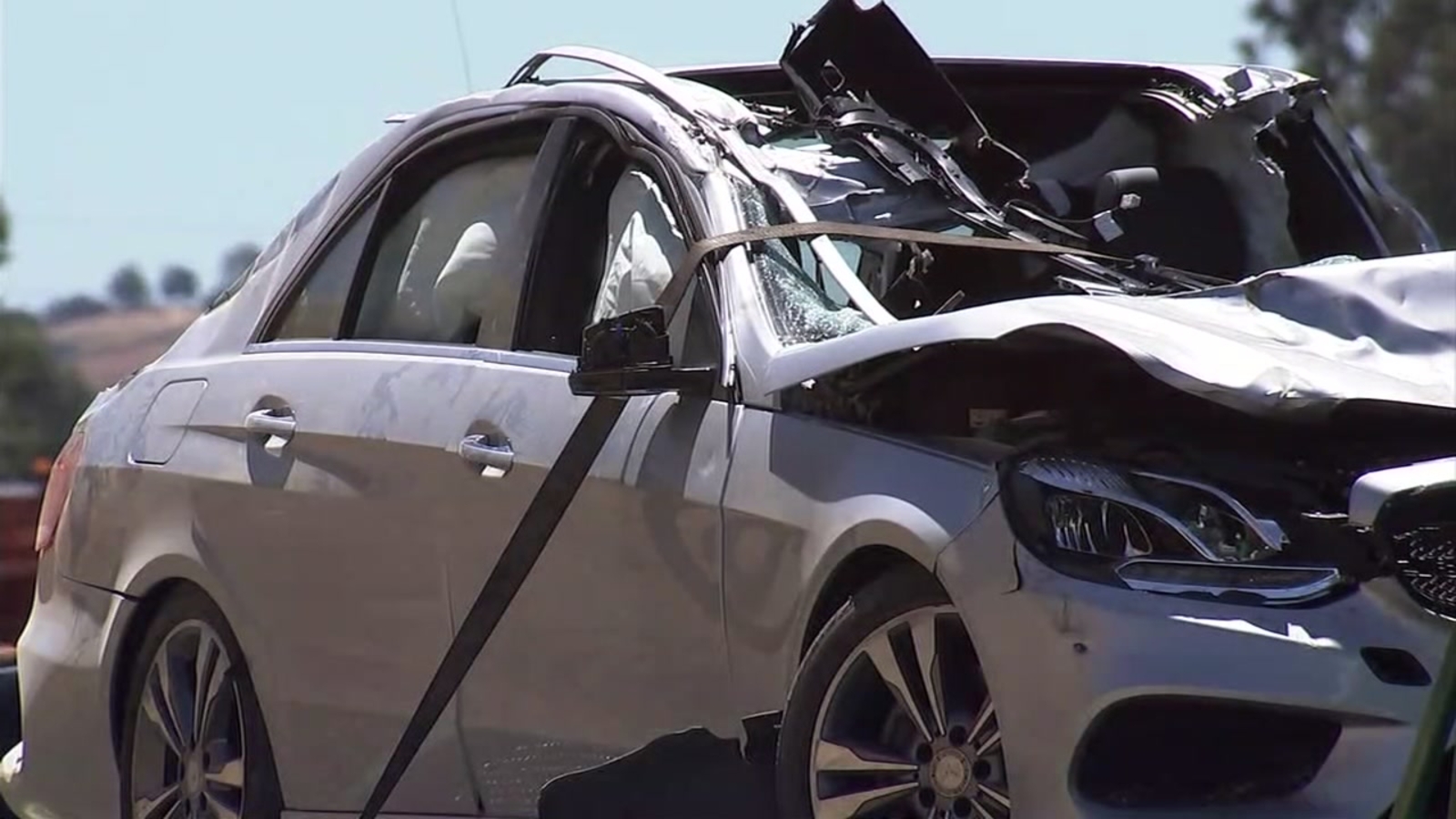 Woman killed in crash after tree falls across 3 northbound lanes of I