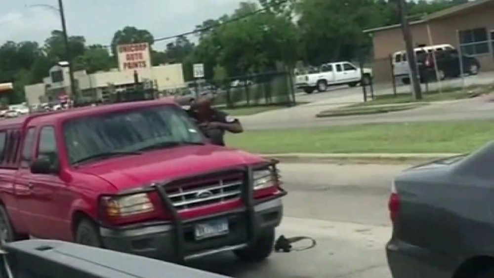 Argument erupts in gunfire at busy N. Houston intersection