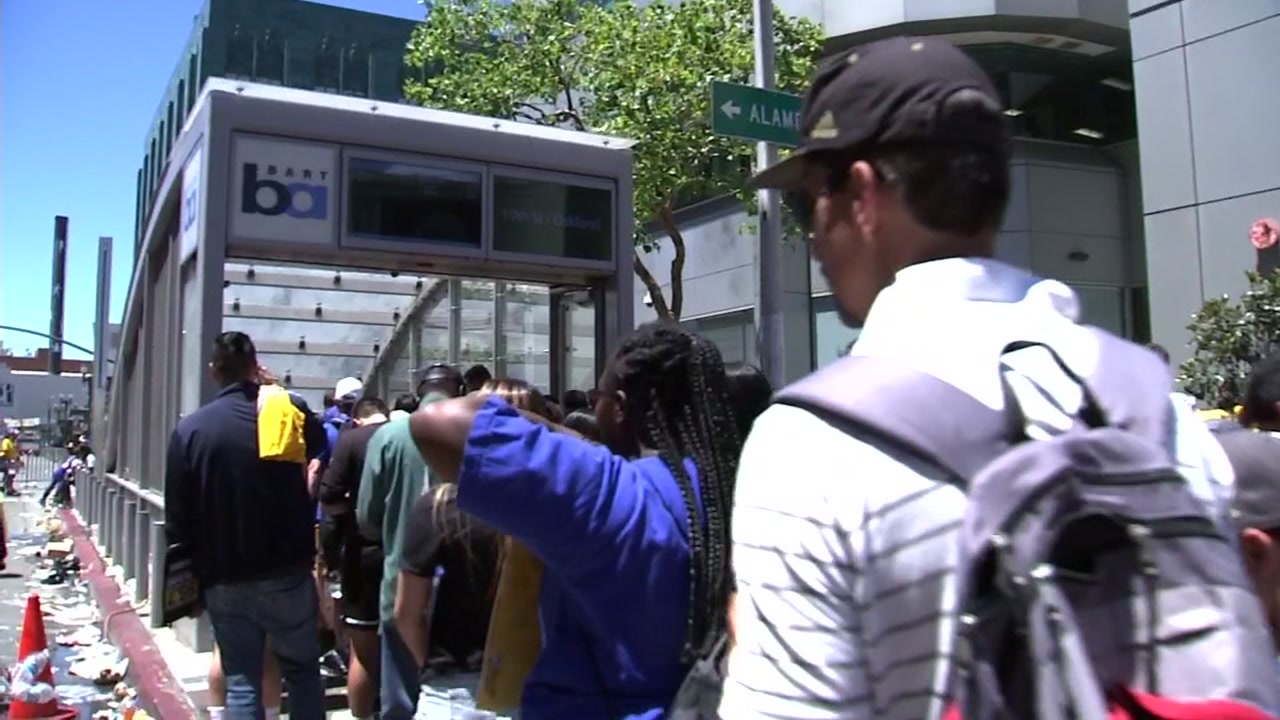 Huge crowds cause huge backups after Warriors parade in Oakland