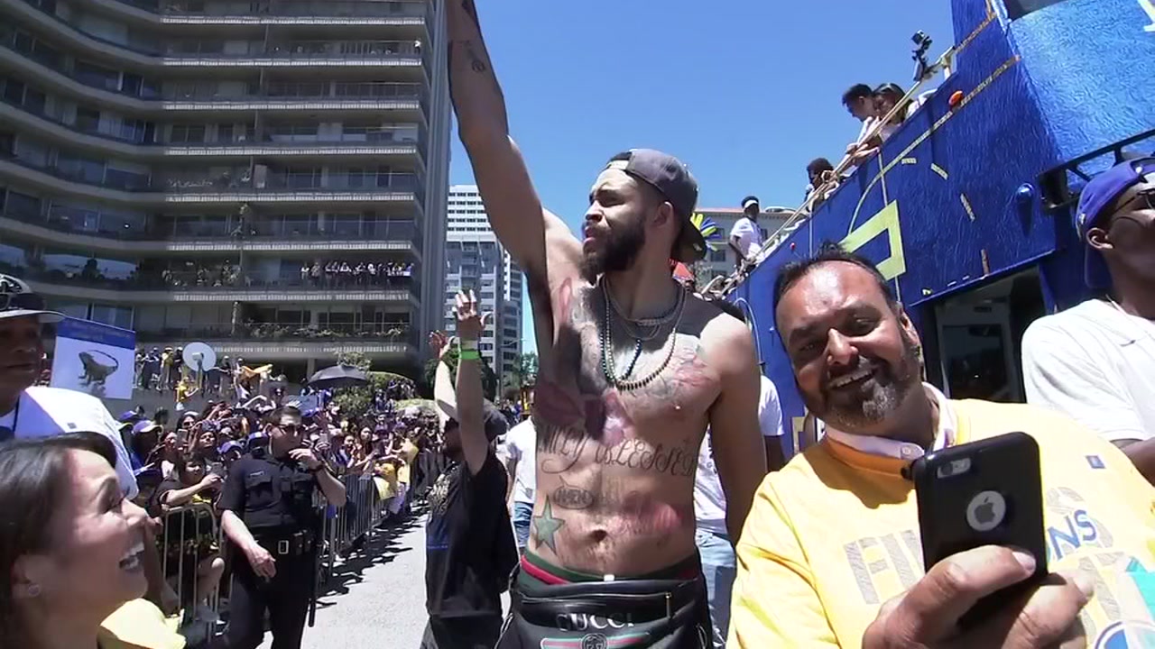 Warriors fans revel in unforgettable moments with players at Oakland parade