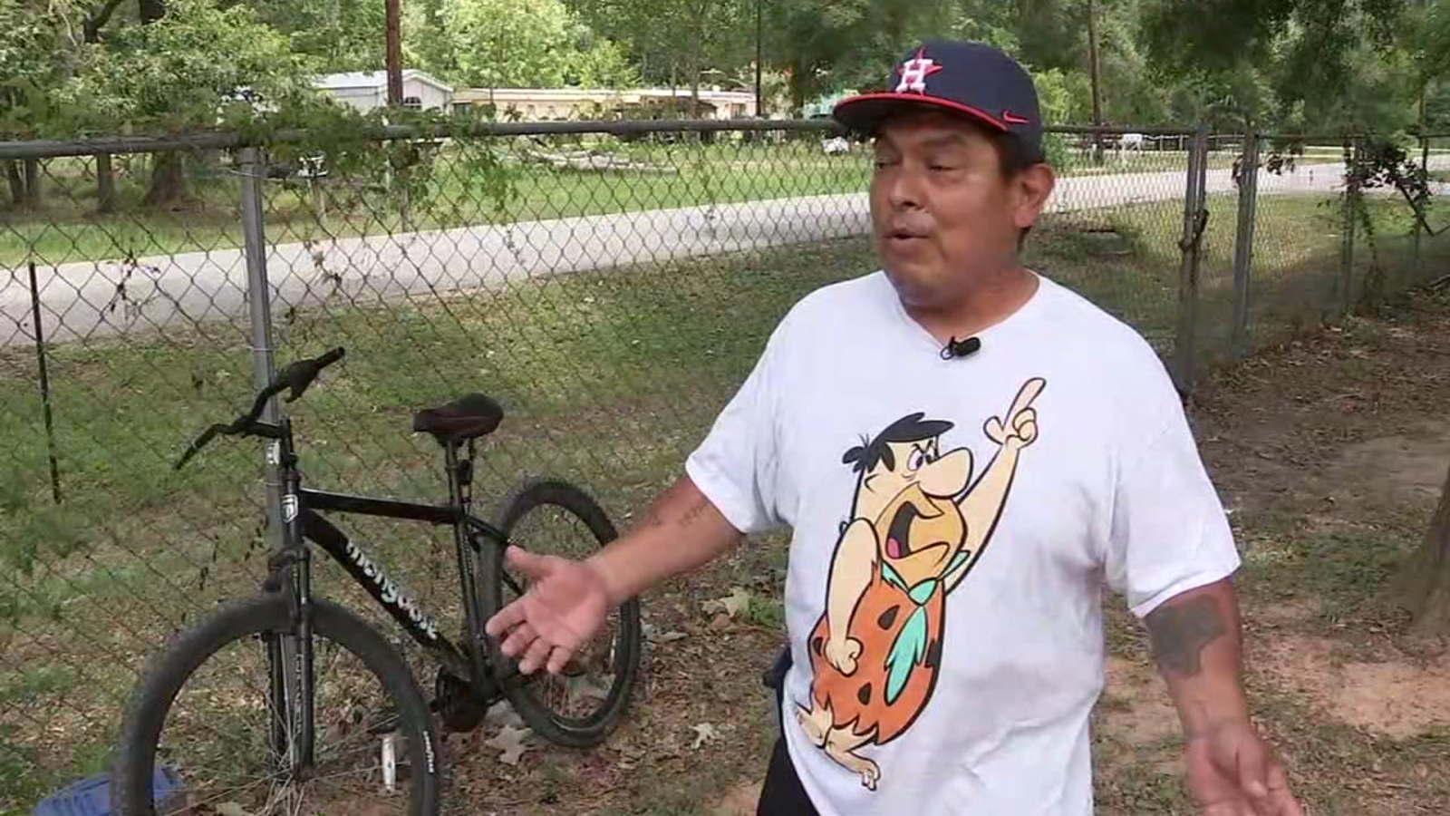 Coworkers come together to raise money for Houston man who bikes 2 hours to work ABC7 New York
