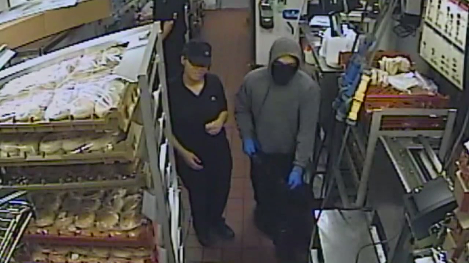 Deputy with AR-15 stops alleged serial robber in the act - ABC13 Houston