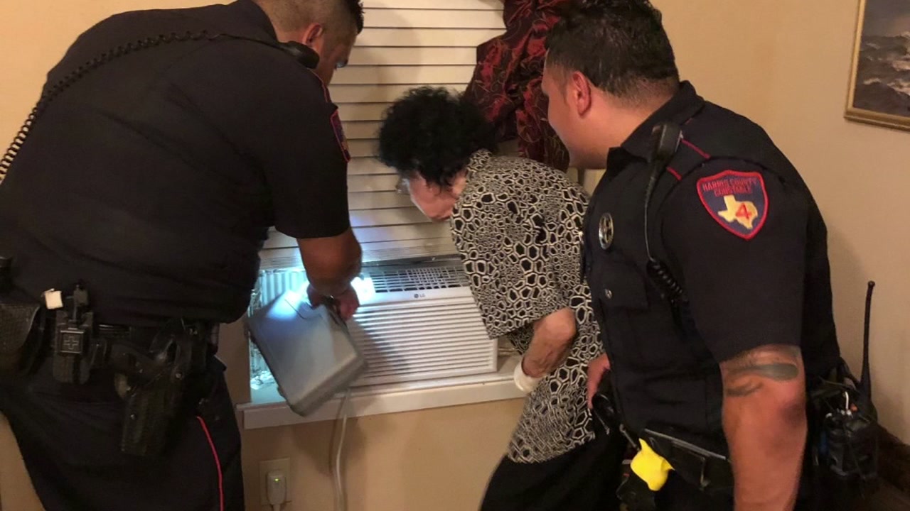 Precinct 4 deputies buy and install AC unit for family ...
