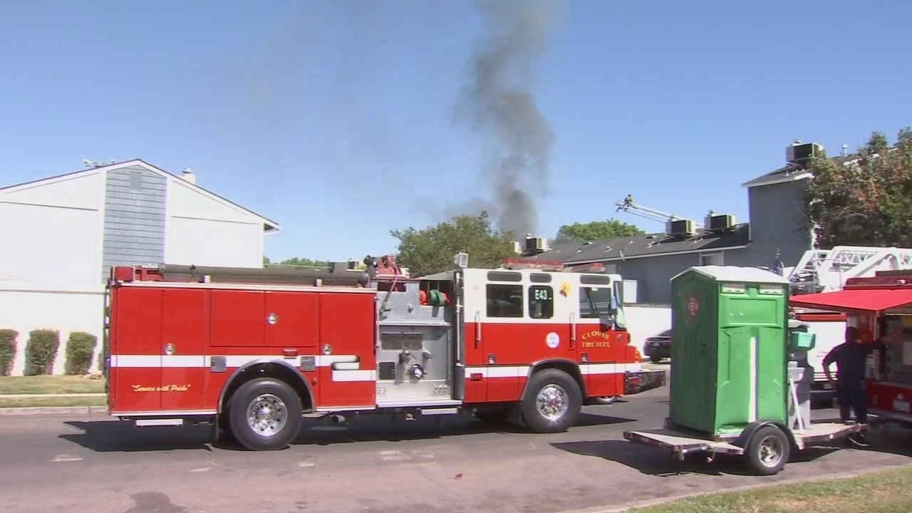 Fire burns apartment complex near Fresno State