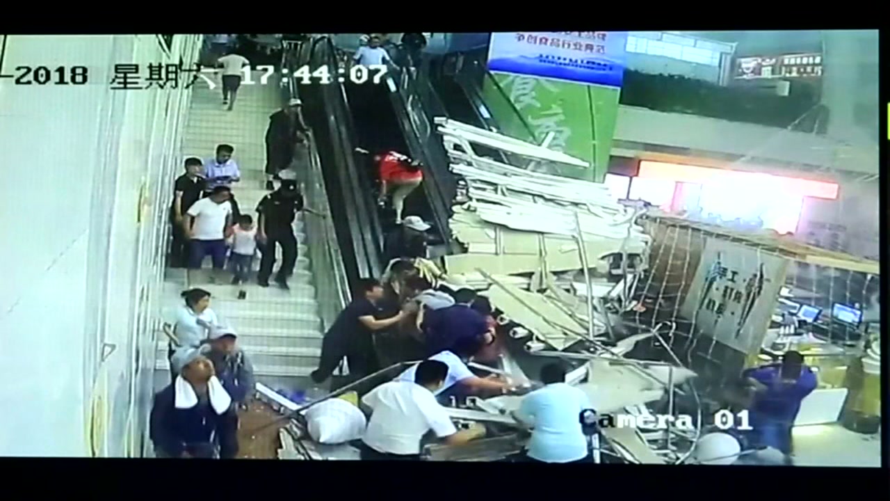 Ceiling collapse injures visitors at Chinese scenic spot