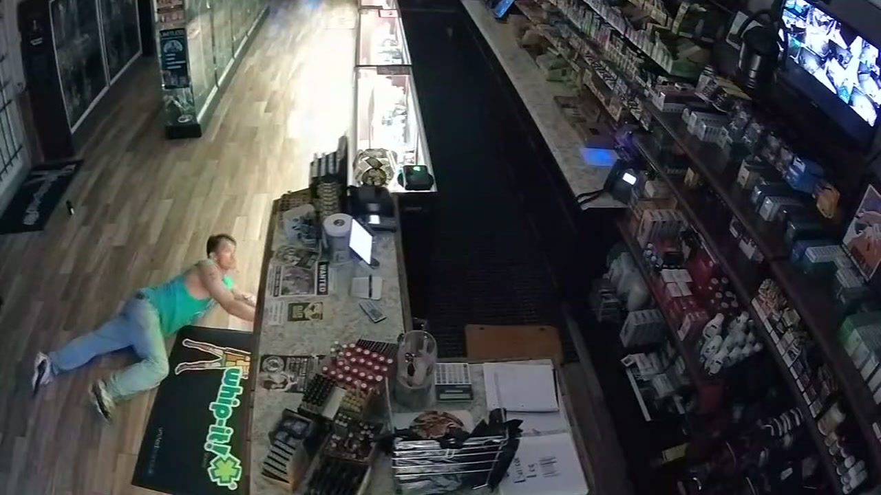 Burglar slithers on floor during bizarre smoke shop heist