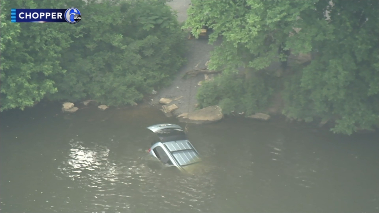 Stolen SUV pulled from Cooper River in Pennsauken, N.J. 6abc Philadelphia