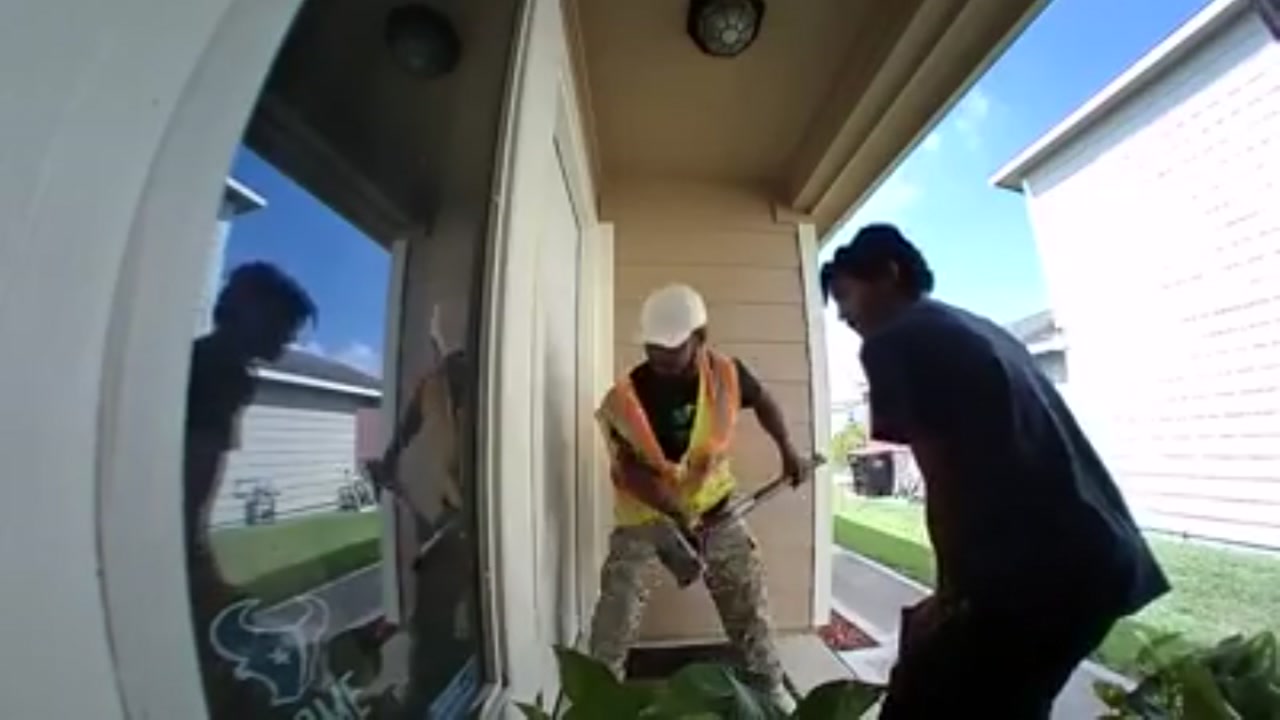 Burglars use sledgehammer to break into home in north Houston