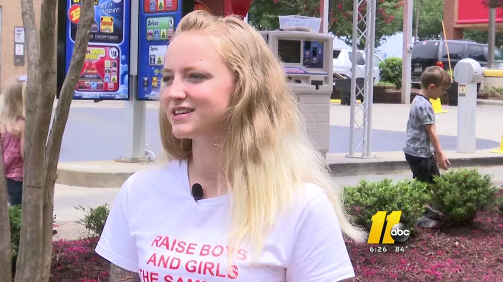 Wake Forest business offers free car wash to 'hardworking mother