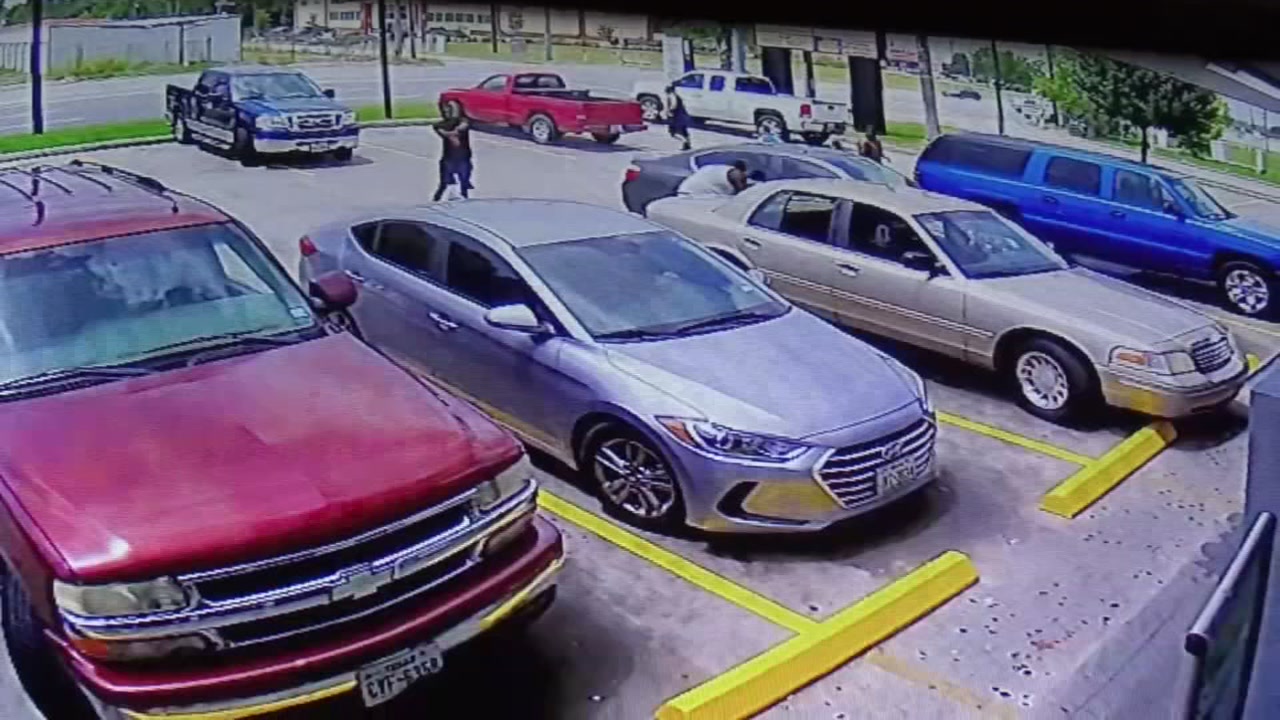 Shooting at shopping center caught on camera in Texas City