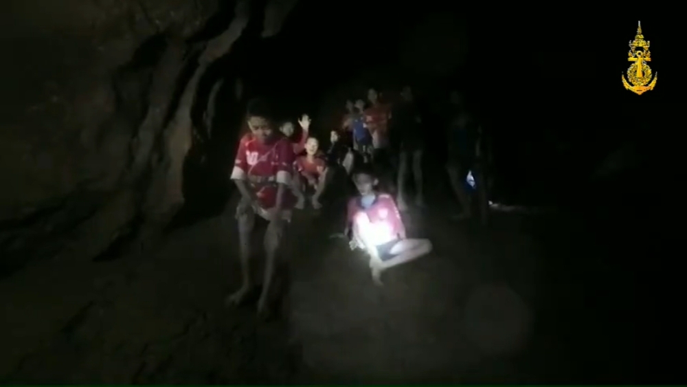 Thai Navy Seals video shows moment boys' soccer team found in cave