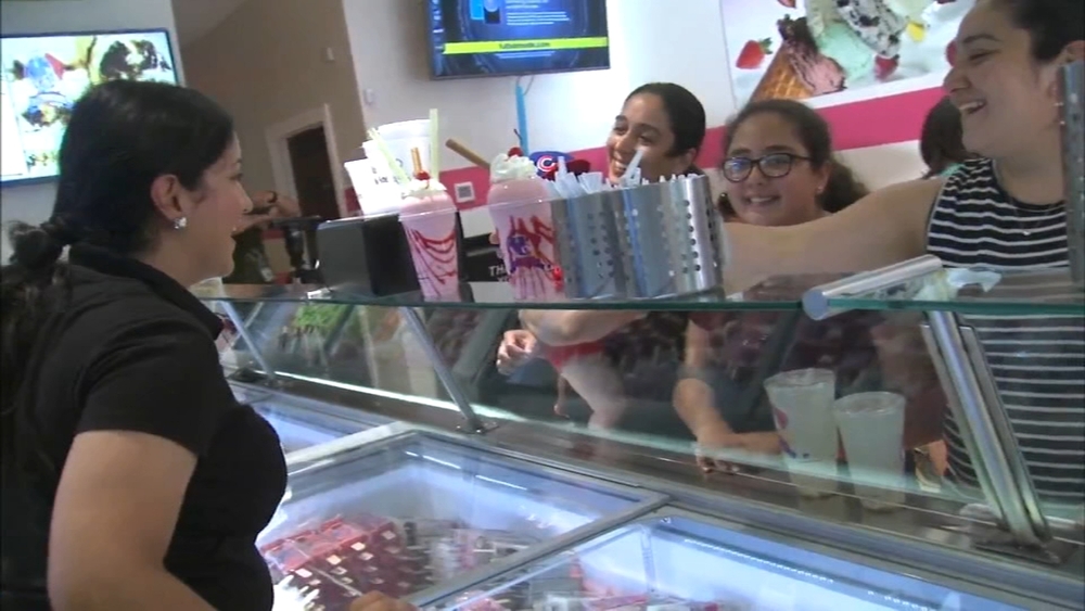 Facebook post threatens to call ICE on popular Chicago ice cream shop