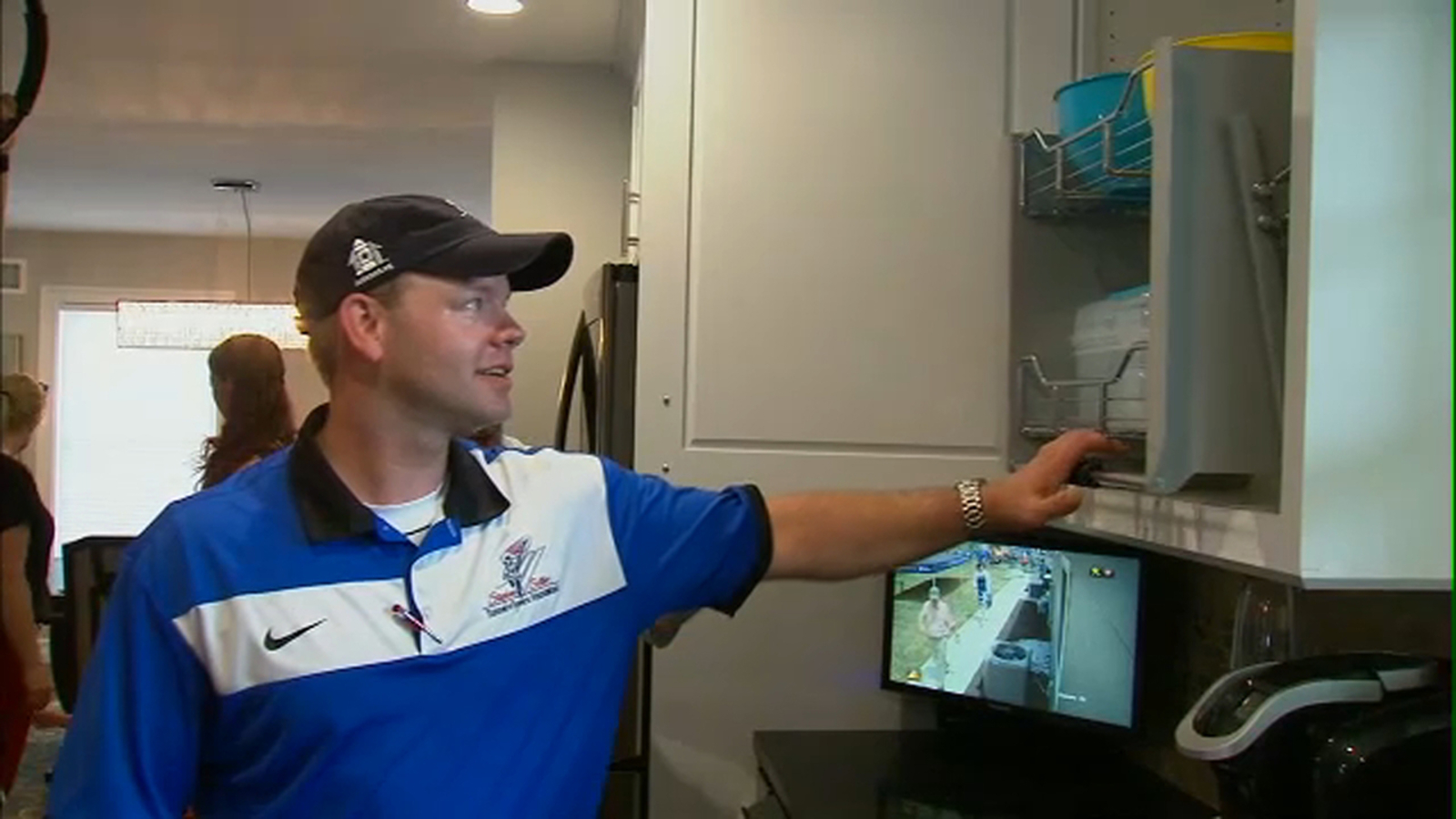 Long Island veteran who lost both legs in Iraq war receives new smart(01)