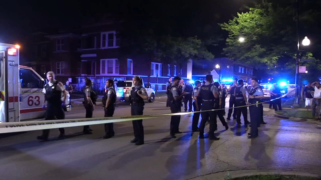 Chicago police exchange gunfire with suspect on West Side