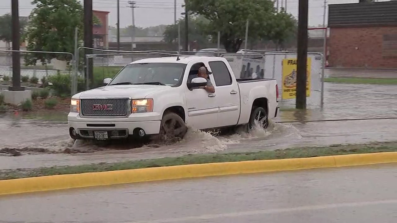 Good Samaritans with trucks and chains save stranded drivers