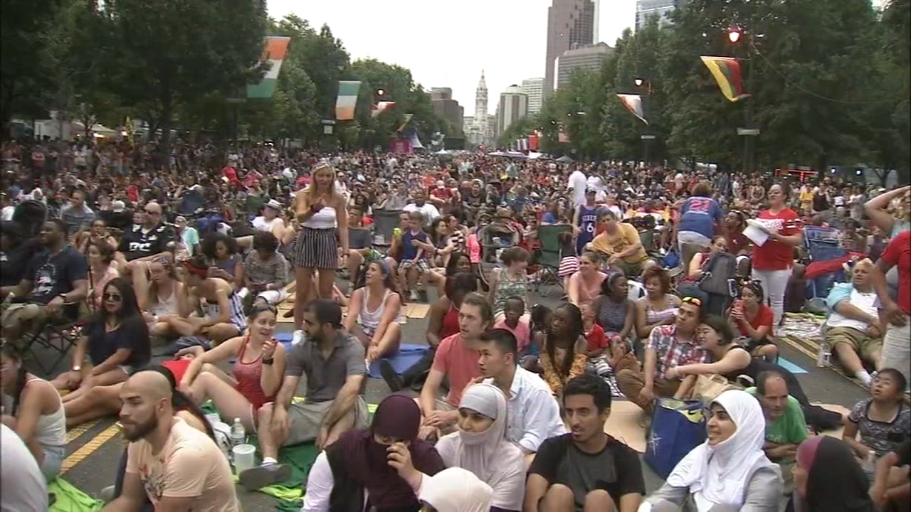 Thousands gather to celebrate Independence Day on the Parkway