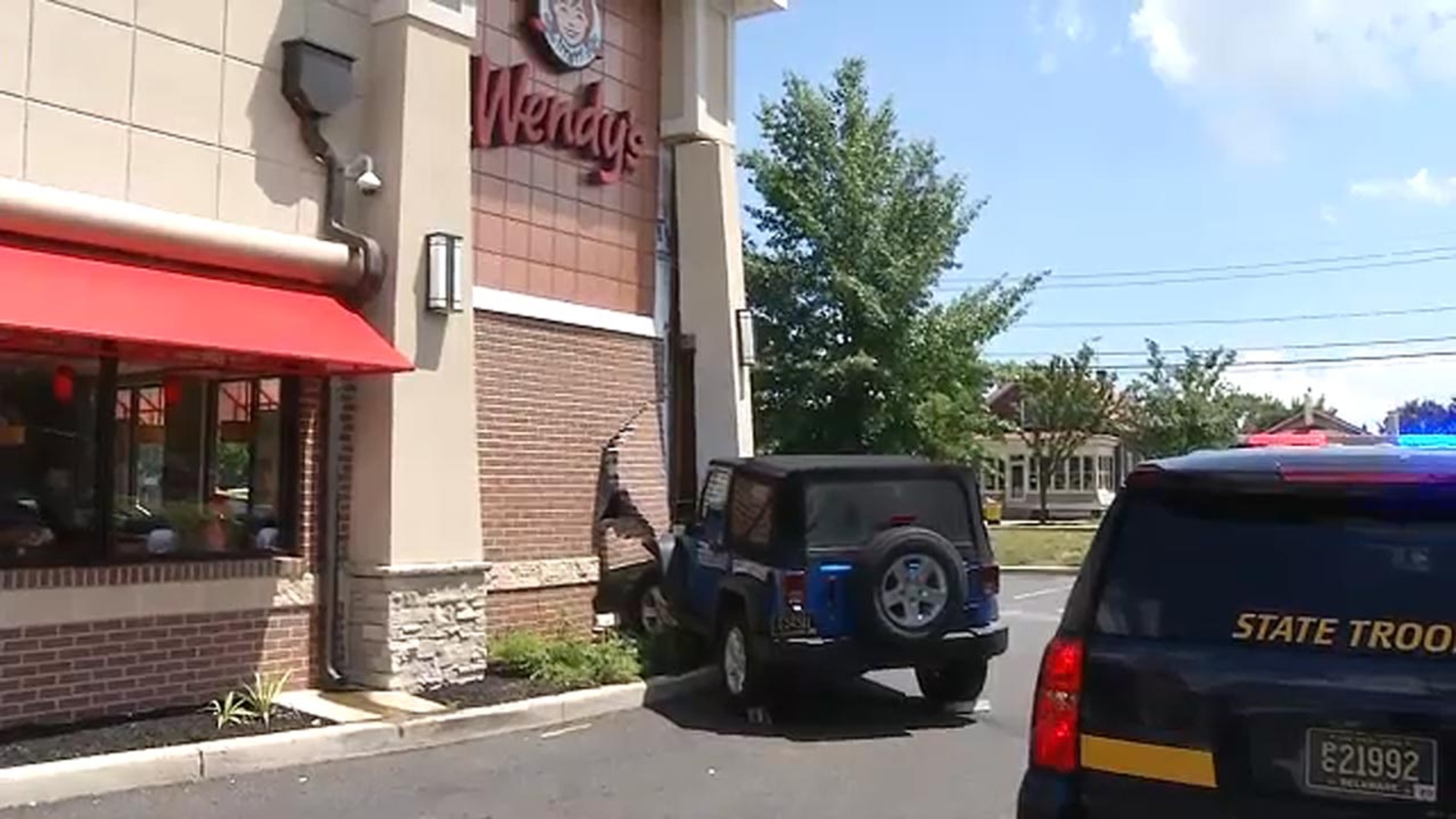 Car crashes into Wendy's restaurant in Delaware - 6abc Philadelphia