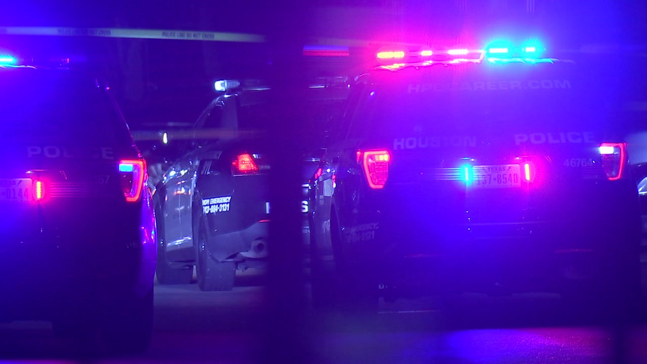 Security guard opens fire after police say he was beaten at an apartment complex