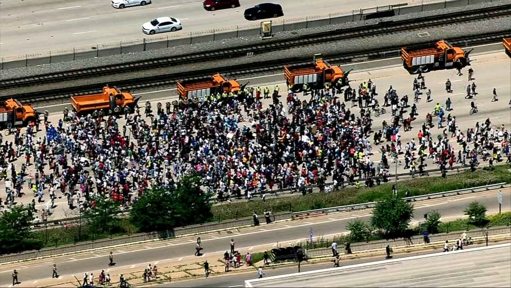 VIDEO: Protesters shut down Dan Ryan Expressway