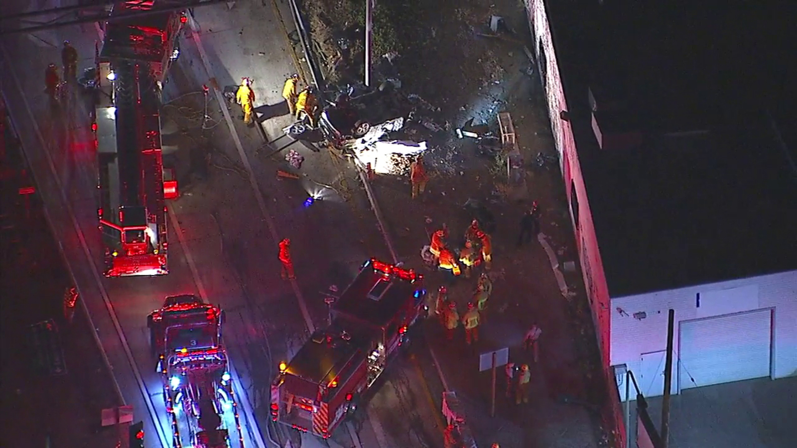1 killed, 4 critically injured in rollover crash on 405 Freeway off