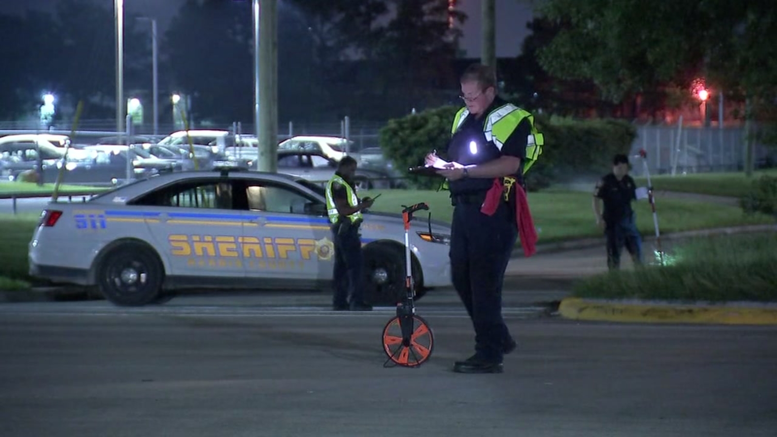 Man killed while crossing road in north Harris County - ABC13 Houston