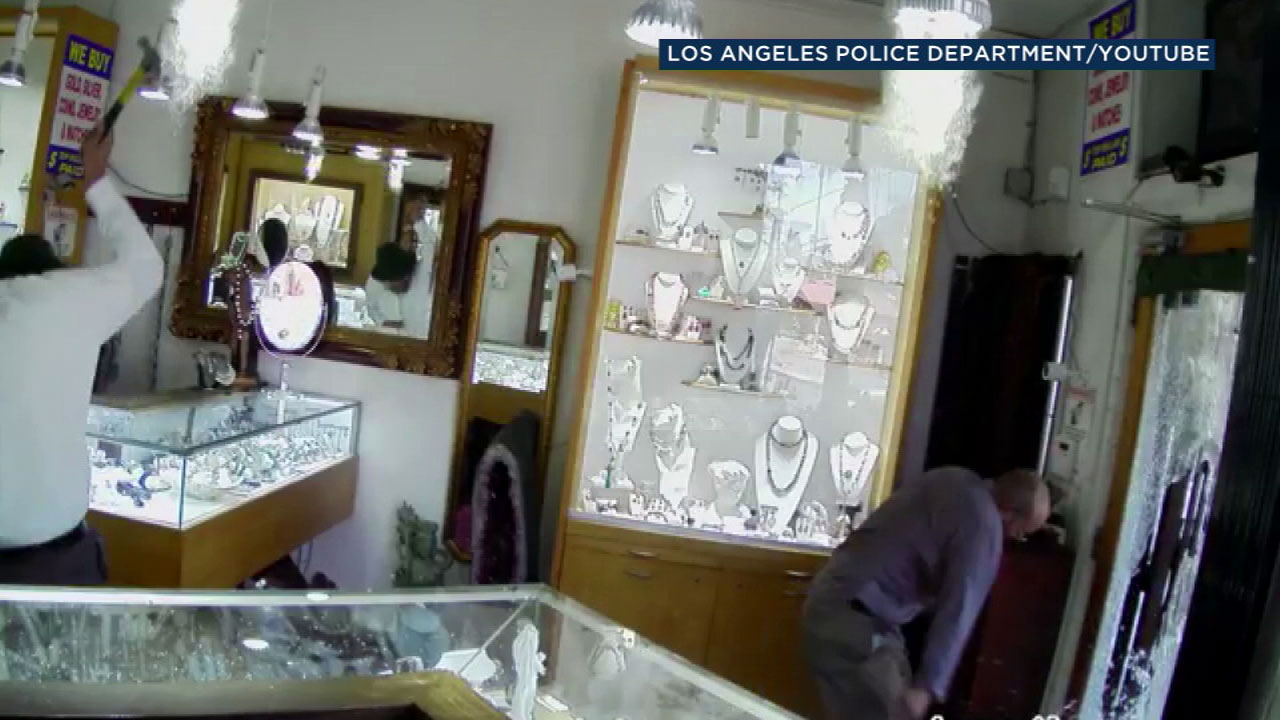 Jewelry store owner with gun deters robbers