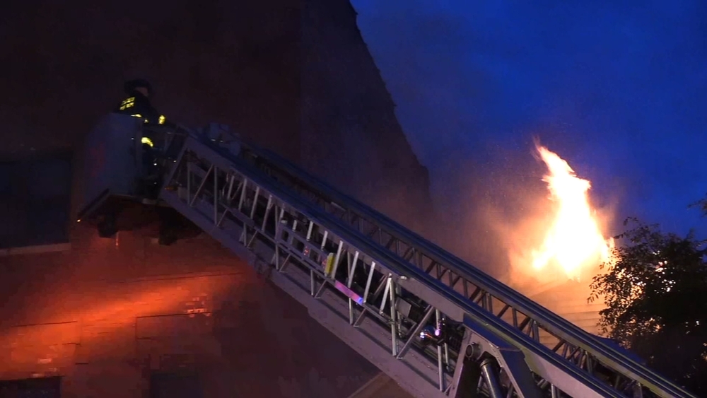 4 Chicago firefighters hurt in Hegewisch fire
