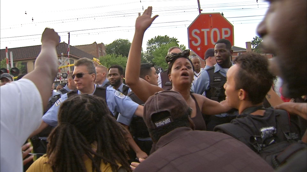 Clashes with police after man fatally shot by Chicago police in South Shore