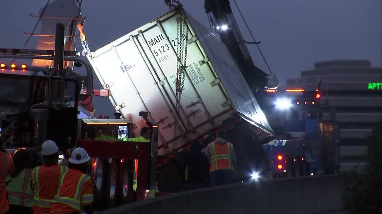 Overturned big rig closes NB Hwy 101 ramp to EB Hwy 92
